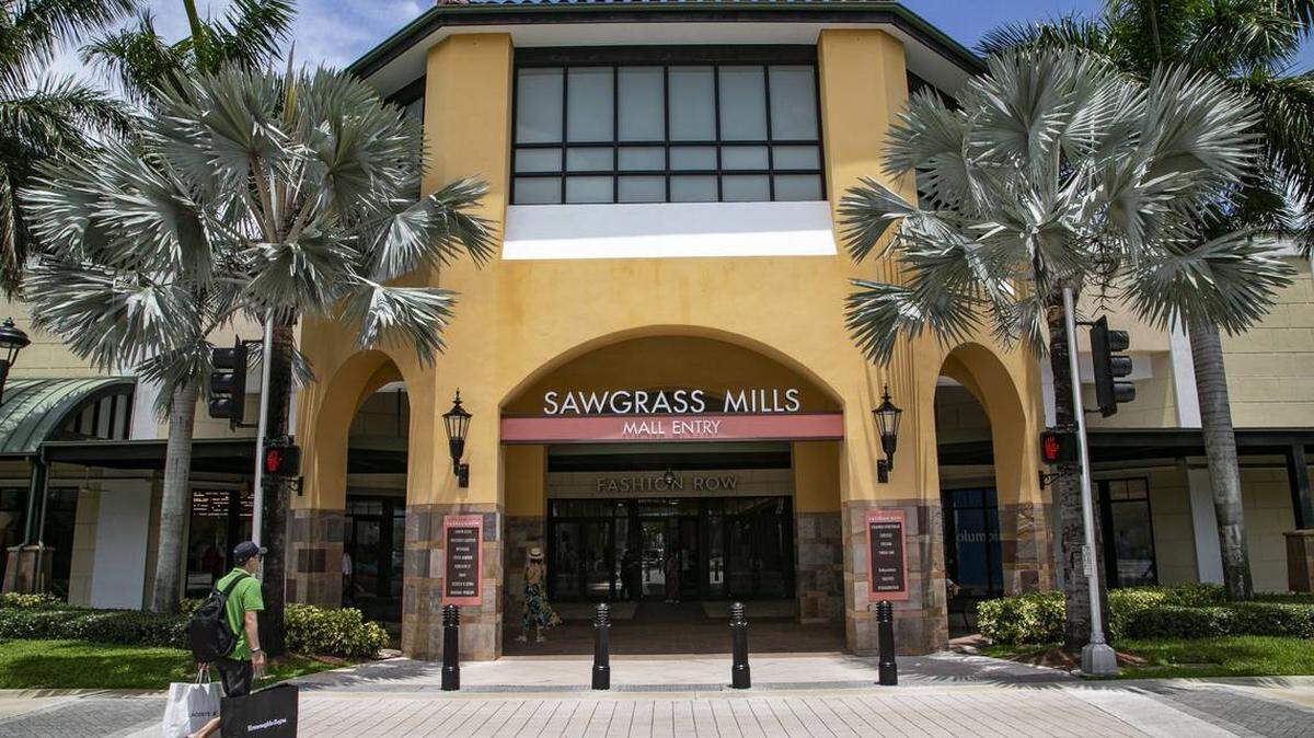 Inspector cierra tres restaurantes del mall Sawgrass Mills por excremento de roedores y comida echada a perder. 