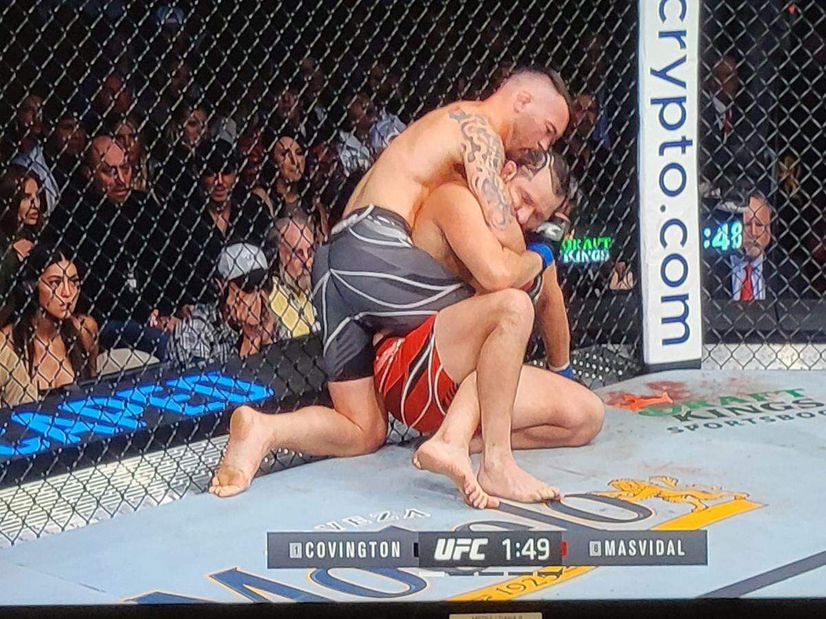 Colby Covington quizá no tenga derecho a llamarse el Rey del 305, pero tal vez el Emperador de Hialeah. El “Caos’’ conquistó el sábado en la noche una victoria sobre Jorge Masvidal que le dará munición a su carrera para seguir adelante y a su boca para continuar disparando contra todo el mundo.