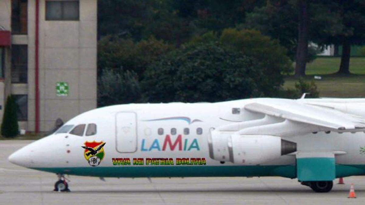 Esta foto, publicada por la Federación Boliviana de Fútbol el martes 29 de noviembre de 2016, muestra el avión BAE 146 Avro RJ85 LaMia, matriculado CP-2933, estacionado en el aeropuerto de Viru Viru en Santa Cruz, Bolivia, el 4 de octubre de 2016. 