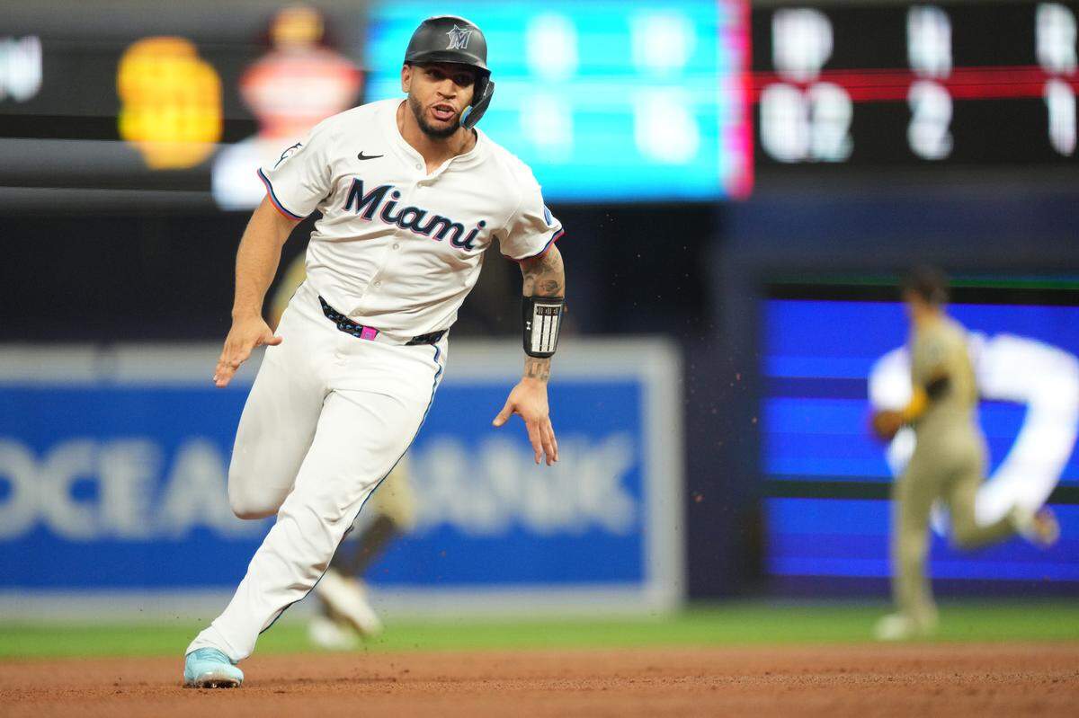 El receptor de los Marlins Agustín Ramírez recorre las bases en el primer inning en el partido ante los Padres de San Diego, celebrado el 22 de julio de 2025 en Miami.