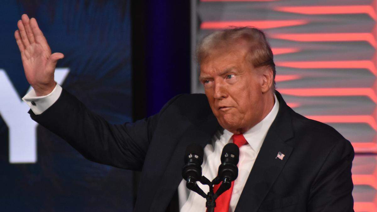 LAS CRITICAS a la entrevista con Trump transmitida por Univision el pasado 9 de noviembre ponían en duda la independencia del departamento de noticias de Univision.