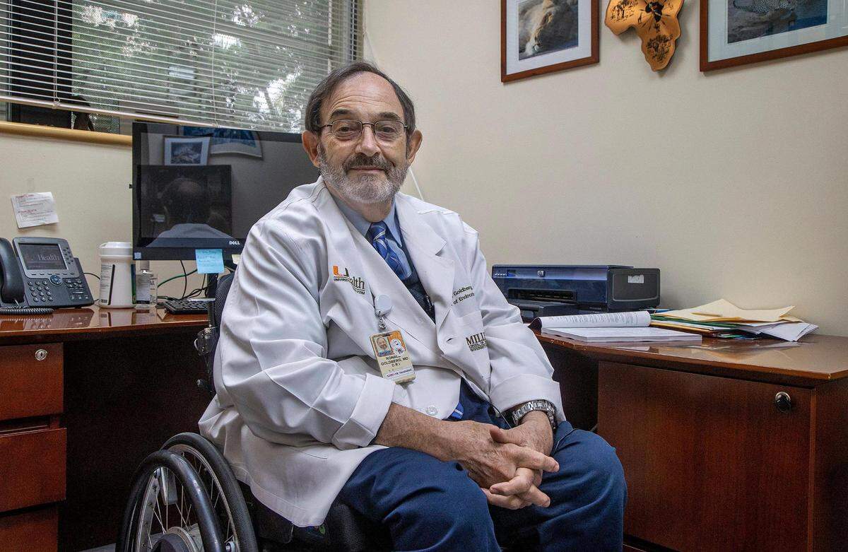 El Dr.Ronald Goldberg, investigador principal de la rama del estudio de Miami y profesor de medicina, bioquímica y biología molecular de la Universidad de Miami.