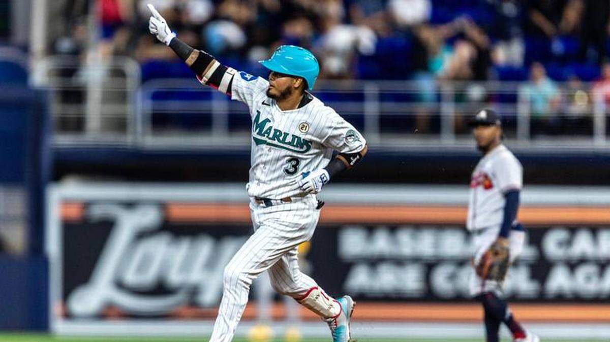 LUIS ARRAEZ levanta a los Marlins con par de cuadrangulares para vencer a los Bravos de Atlanta.