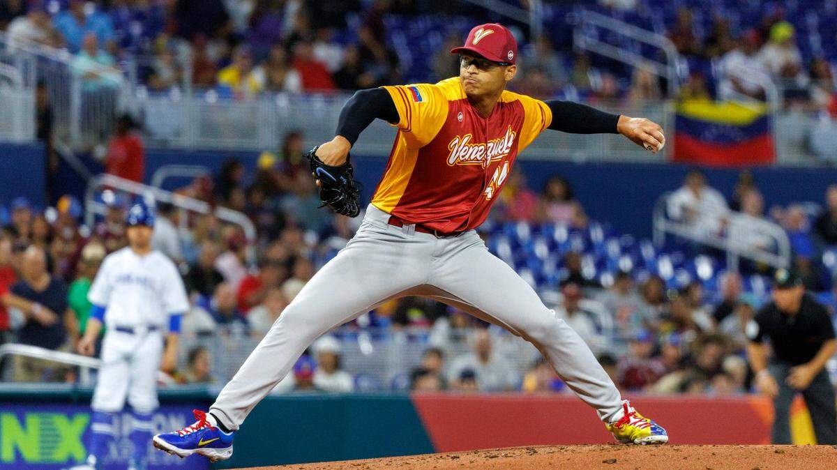 El pitcher de Venezuela Jesús Luzardo permitió apenas cuatro hits a la tanda de Israel, en el partido del Grupo D del Clásico Mundial de Béisbol, celebrado el 15 de marzo de 2023 en Miami.
