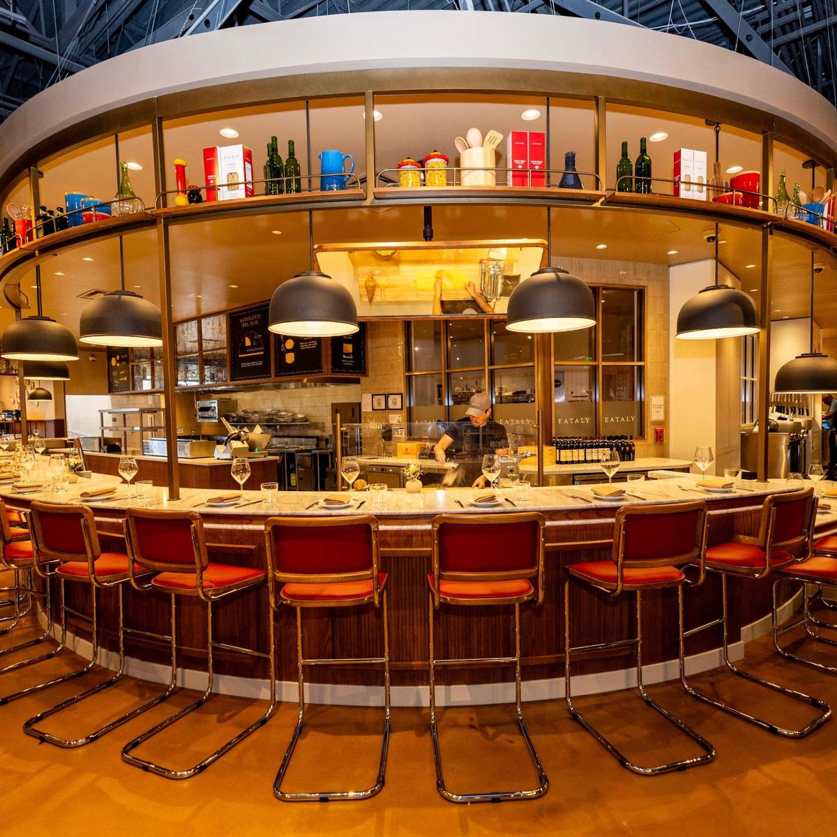 Mostrador del restaurante Il Pastaio en el mercado italiano Eataly.
