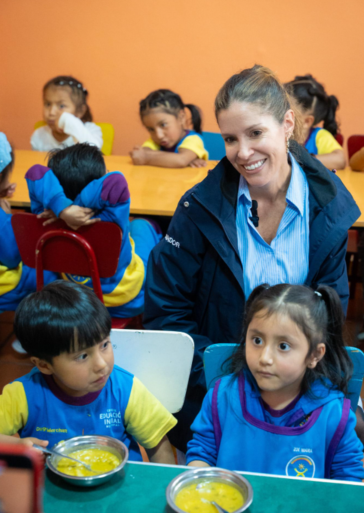 Desde su experiencia en la gastronomía, la chef ecuatoriana Carolina Sánchez busca transmitir mensajes de salud nutricional a través de la cocina, utilizando recetas como una herramienta educativa y social. 