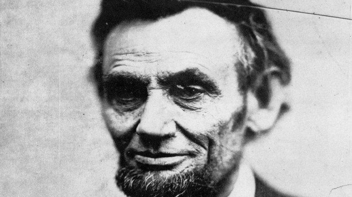Esta foto del domingo 05 de febrero de 1865 facilitada por la Biblioteca del Congreso muestra el presidente Abraham Lincoln en Washington. Esta imagen es la última foto en la última sesión de fotos del presidente durante su vida.