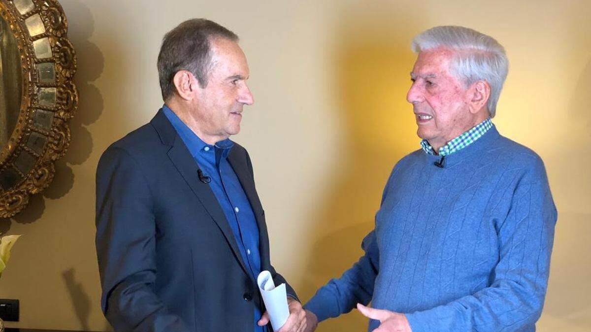 El columnista Andrés Oppenheimer (izq.) y el Premio Nobel de Literatura, Mario Vargas Llosa, en uno de sus encuentros.
