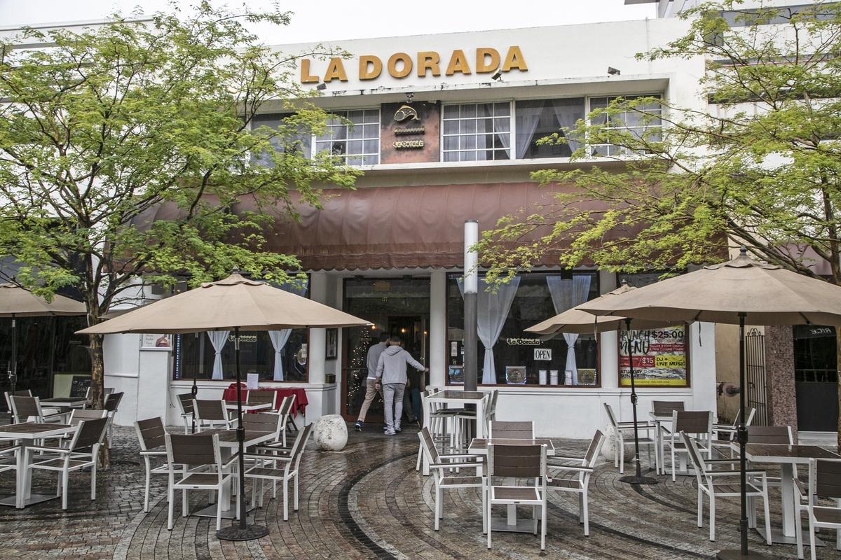 La Dorada Restaurante, en 177 Giralda Ave., celebra el Fin de Año con una cena bailable de precio fijo.