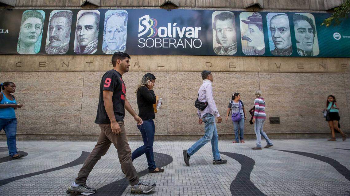 Vista externa de la sede principal del “Banco Central de Venezuela” el viernes 17 de agosto del 2018, en Caracas.