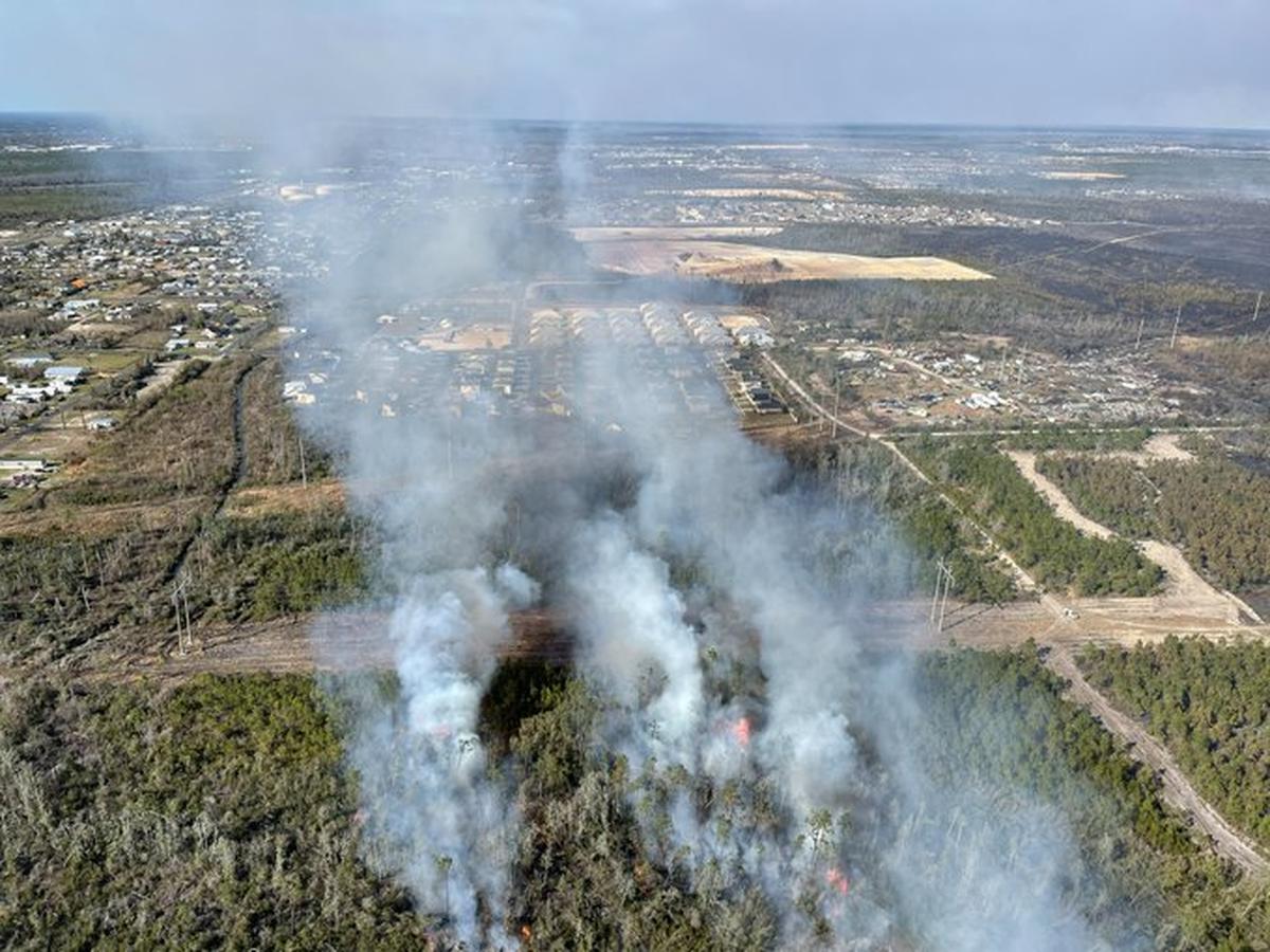 Varios incendios en el Panhandle de la Florida han devorado 9,400 acres obligando a la evacuación de los residentes de 600 viviendas.