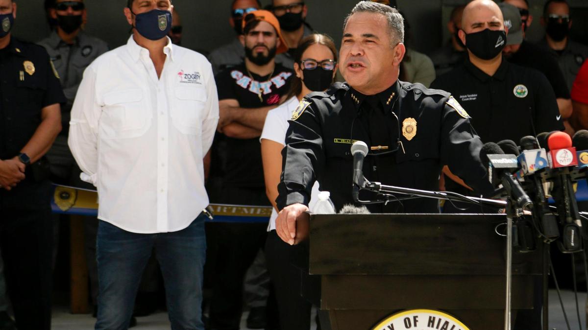 El jefe del Departamento de Policía de la ciudad de Hialeah, Sergio Velázquez, habla durante la conferencia de prensa para la inauguración del nuevo Centro de Entrenamiento de la Policía de Hialeah, ubicado en el 918 East 56th Street, el miércoles 8 de septiembre de 2021.