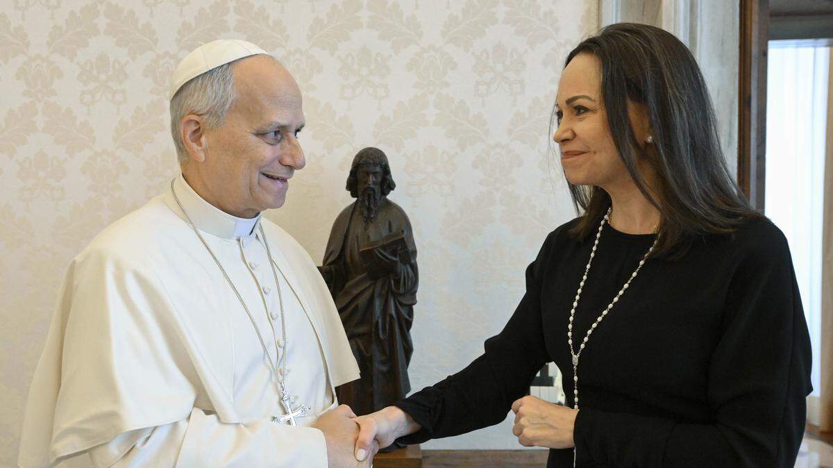 El papa León XIV recibe a la líder opositora venezolana María Corina Machado, recipiente del Premio Nobel de la Paz, el lunes 12 de enero de 2026, en la Ciudad del Vaticano.