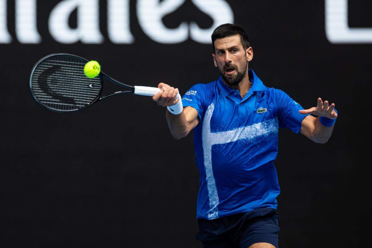 Novak Djokovic superó 6-1, 6-7 (4/7), 6-3 y 6-2 al portugués Jaime Faria en el partido del Abierto de Australia, celebrado el 15 de enero de 2025 en Melbourne.