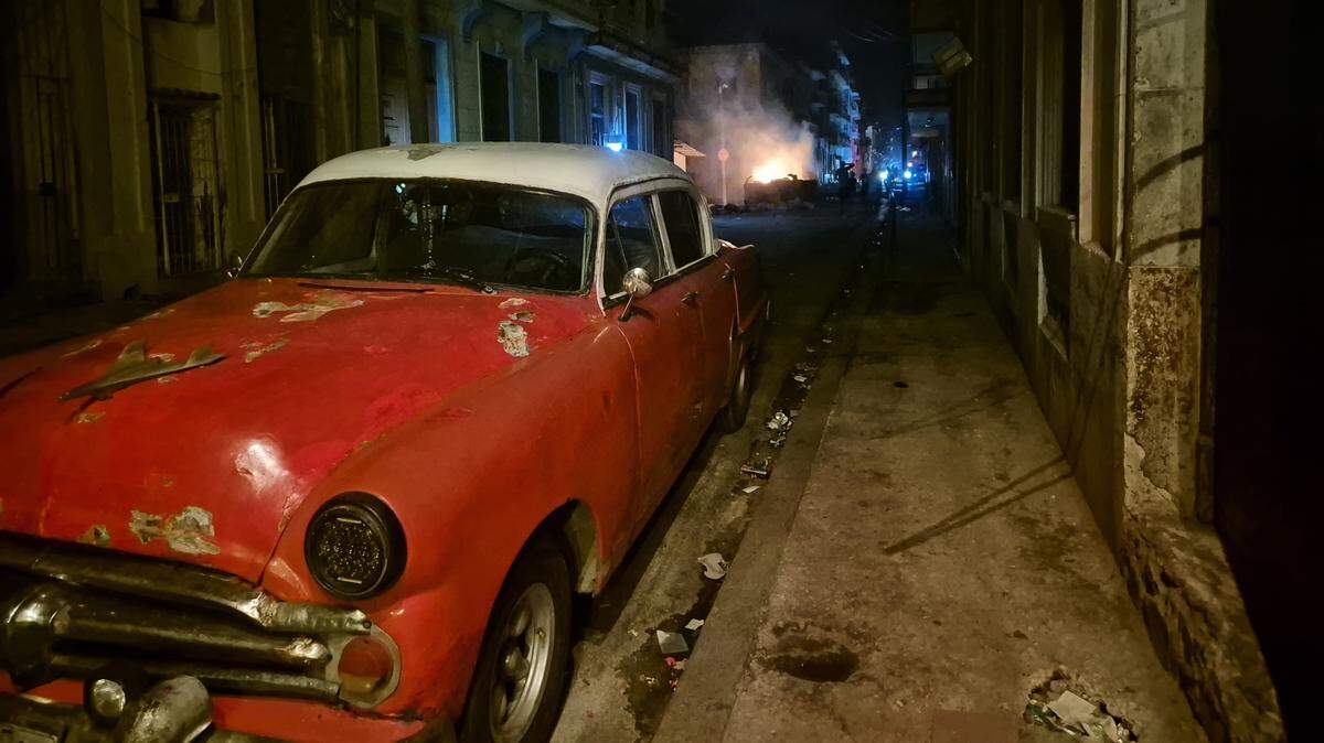 Foto de archivo muestra una calle de La Habana, Cuba, durante un apagón el 20 de octubre de 2024.