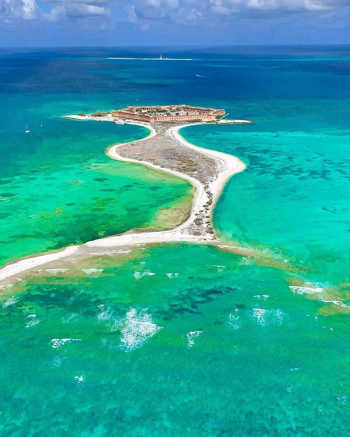 Es una playa que te permite hacer picnic en el embarcadero de West Rock y pescar en el lado oeste del parque de 54 acres a lo largo del canal de Key West. También, puedes hacer caminatas o pasear en bicicleta.