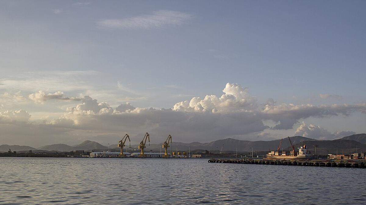 Imagen de archivo de la bahía de Santiago de Cuba, adonde llegó un cargamento de arroz del jueves 3 de abril según autoridades de la provincia, en medio de la crisis de alimentos.