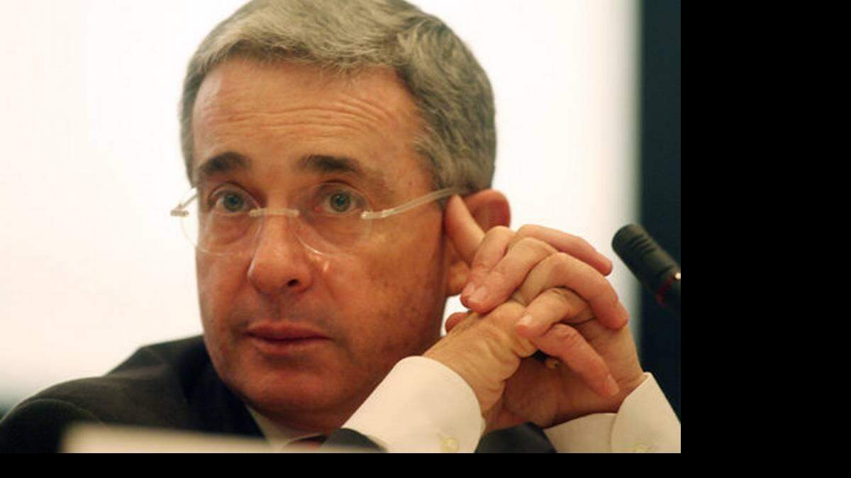 Alvaro Uribe , ex Presidente de Colombia, habla durante el evento de Latin Trade que se celebró en el hotel Four Season en Brickel Ave. Miami Downtown, el viernes 29 de Octubre de 2010. 