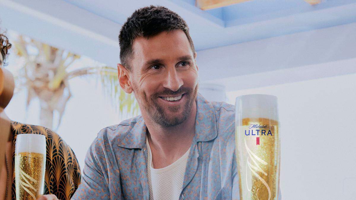El astro argentino del Inter Miami Lionel Messi será la estrella del comercial de la compañía de cerveza Michelob Ultra, que se transmitirá en el Super Bowl LVIII, a celebrarse el 11 de febrero de 2024 en el Allegiant Stadium de Las Vegas.