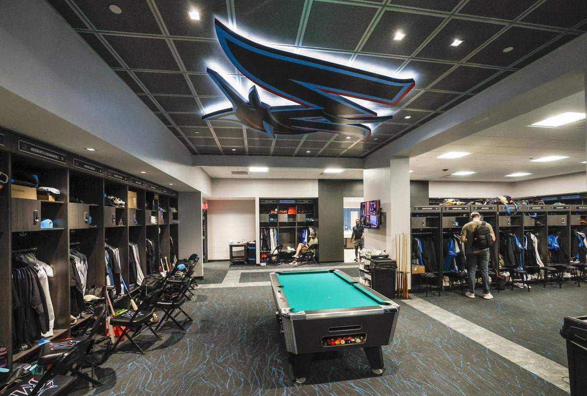 Vista interior del nuevo vestuario de los Marlins en el Roger Dean Chevrolet Stadium en Jupiter, Florida, el 11 de febrero de 2026. 