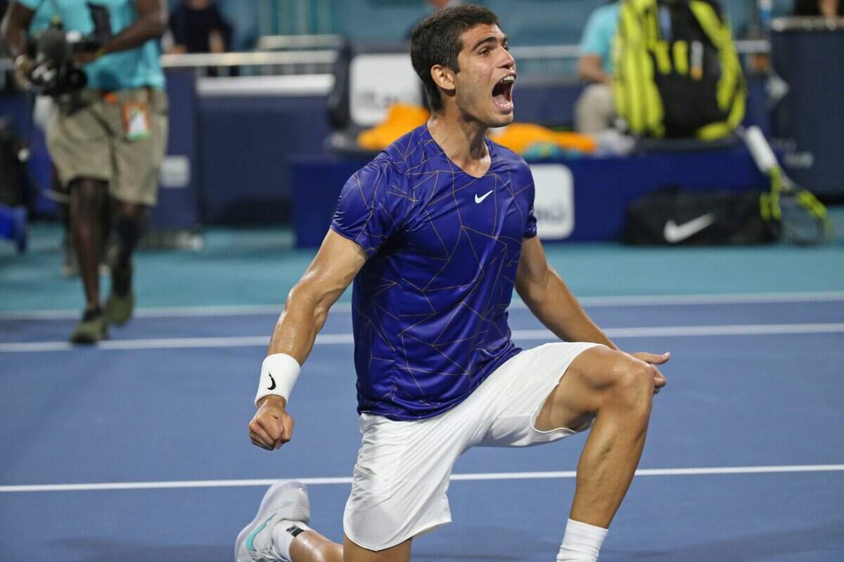 El español Carlos Alcaraz puede dar la campanada si consigue imponerse el buen tenista noruego Casper Ruud, en la discusión del título del Master 1000 de Miami, que será este domingo a la 1 p.m. (hora del este).