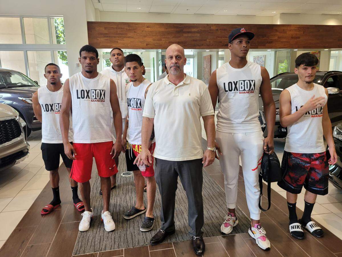 Henry Rivalta (centro) lo dice con convicción absoluta. La velada de boxeo del próximo 23 de septiembre en el Hotel Doubletree by Hilton del Miami Airport Convention Center será la mejor que ha visto esta ciudad en largo tiempo y tendrá como protagonistas a un grupo de peleadores cubanos representados bajo el nombre de Team Freedom 2.