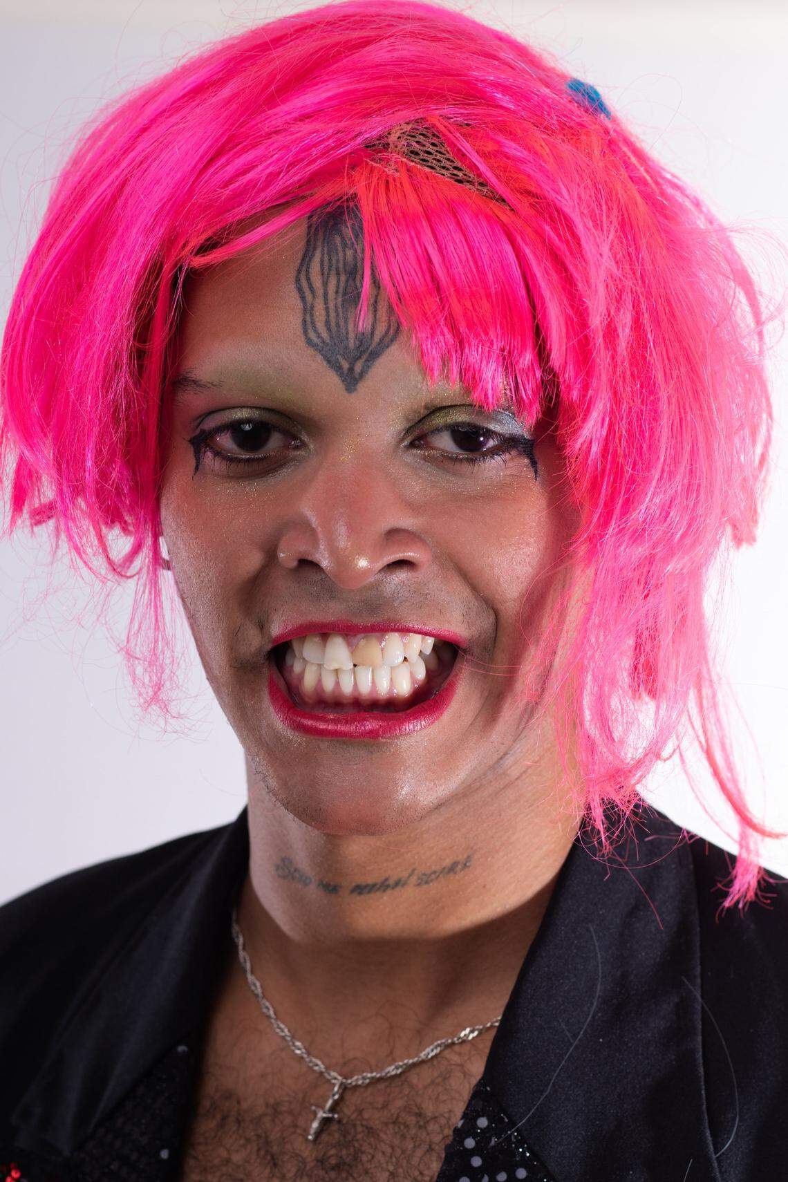 Versatile and controversial, El Chicle is known for his unique style as he roams the streets of Havana, Cuba, creating content for his social media page. 