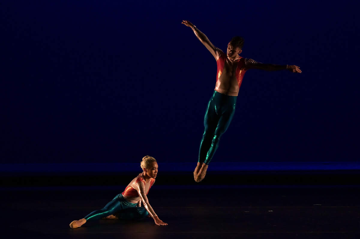 Isabelle Luu Li Haas y David Harris en “Mitosis” de Diego Salterini.