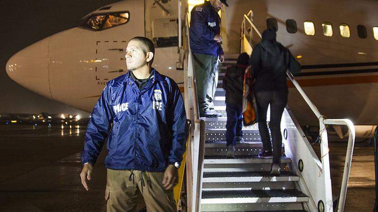 EEUU repatría a 170 cubanos y reporta ‘cifras récord’ en vuelos de deportación