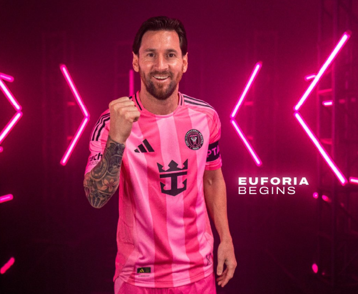 Lionel Messi fue elegido para modelar en la presentación de la nueva camiseta del Inter Miami para la venidera temporada.