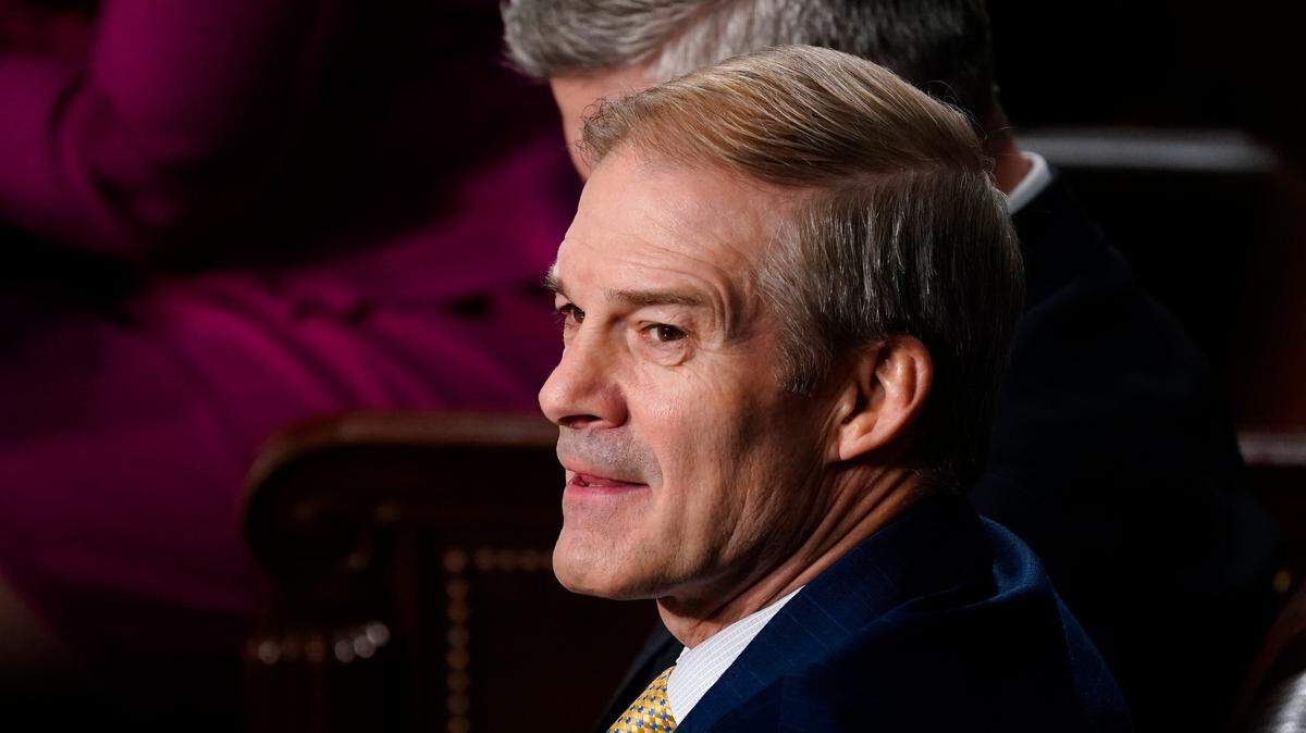 El congresista Jim Jordan, republicano por Ohio, candidato a la presidencia de la Cámara Baja del Congreso, asiste a la sesión de la Cámara el martes 17 de octubre de 2023.