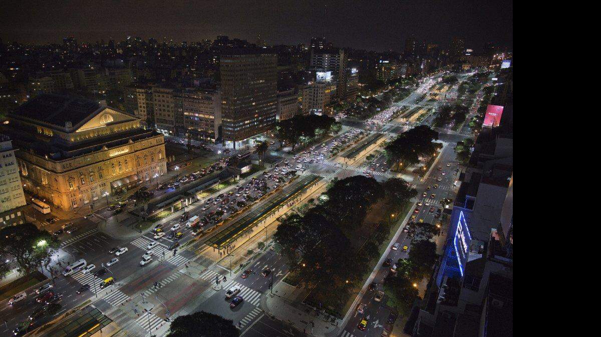 Vista aérea de la Avenida 9 de Julio, en Buenos Aires, Argentina.