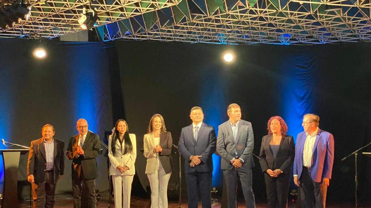Candidatos de la oposición que compiten en las primarias de octubre expresaron sus visiones para el futuro en un debate realizado el 12 de julio del 2023.