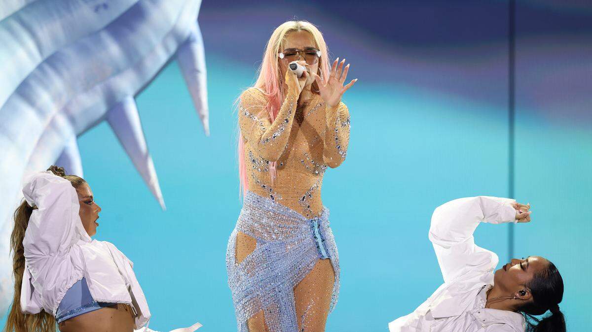 La cantante urbana colombiana Karol G durante un concierto en el Hard Rock Stadium de Miami Gardens, el 25 de agosto de 2023.