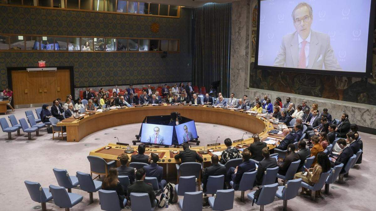 El director general del Organismo Internacional de Energía Atómica (OIEA), Rafael Grossi, interviene por videollamada durante una reunión del Consejo de Seguridad que aborda el conflicto en curso entre Irán e Israel, en la sede de las Naciones Unidas (ONU) en Nueva York, EE.UU., el 20 de junio de 2025. 
