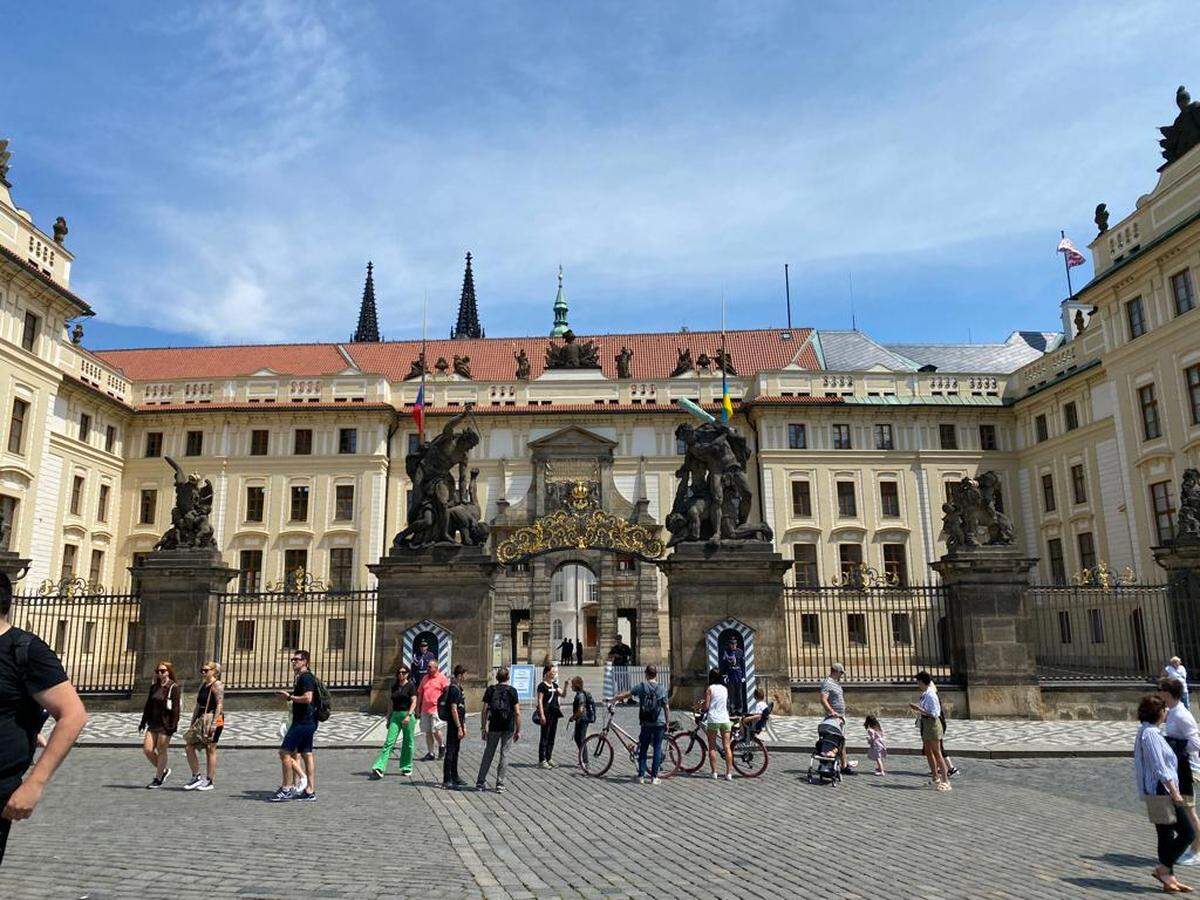 Entrada al Palacio de Praga.