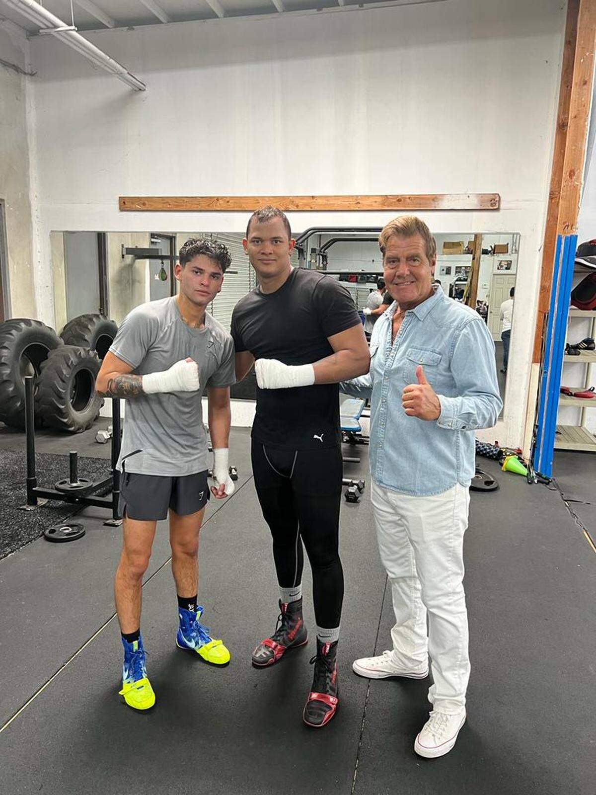 Geovany Bruzón (centro) posee un nuevo compañero de gimnasio. El pesado cubano, quien recientemente se uniera a la escuadra del reconocido técnico Joe Goosen, también comparte tiempo y espacio con Ryan García.