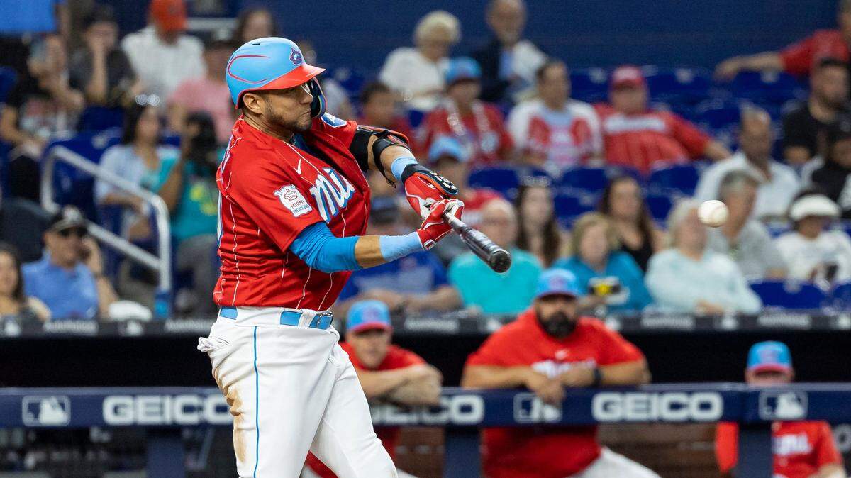 En estos momentos, Yuli Gurriel busca un equipo que lo firme por una temporada y estamos convencidos de que existen varios elencos que pueden estar interesados en adquirir al cubano, tomando en consideración su experiencia y que todavía puede ayudar al mantenerse en buena forma física.