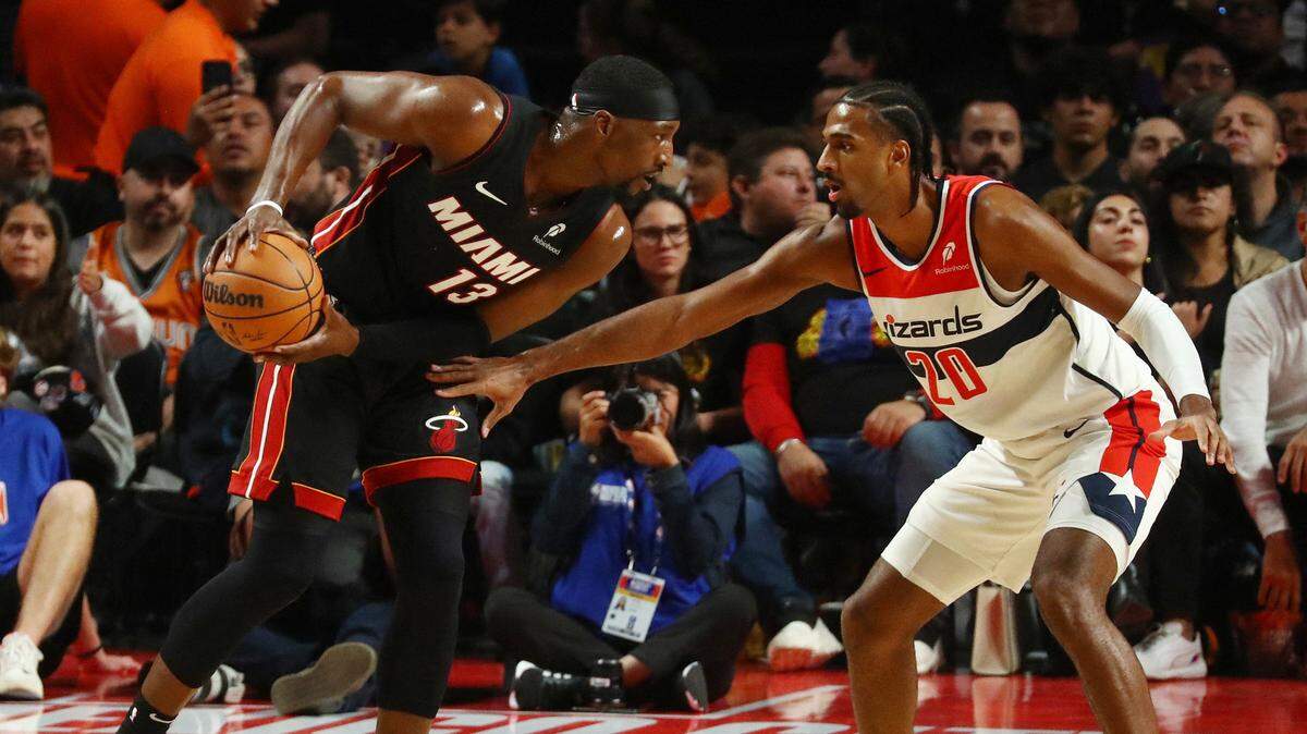 Bam Adebayo anotó 32 cartones, 14 rebotes, dos asistencias, un robo y un bloqueo en 31 minutos para llevar al Heat de Miami a una aplastante victoria 118-98 sobre los Wizards de Washington, el sábado en Ciudad de México.