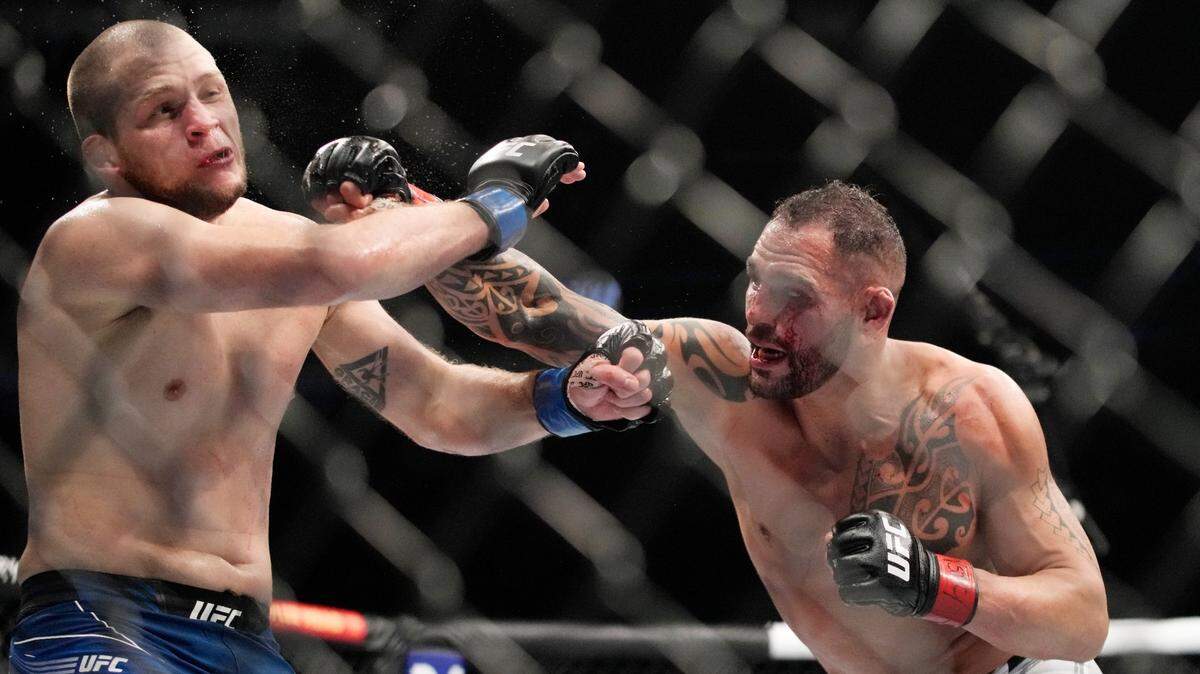 Santiago Ponzinibbio (der.) derrotó por nocaut a Alex Morono en la pelea celebrada el 10 de diciembre de 2022 en Las Vegas.