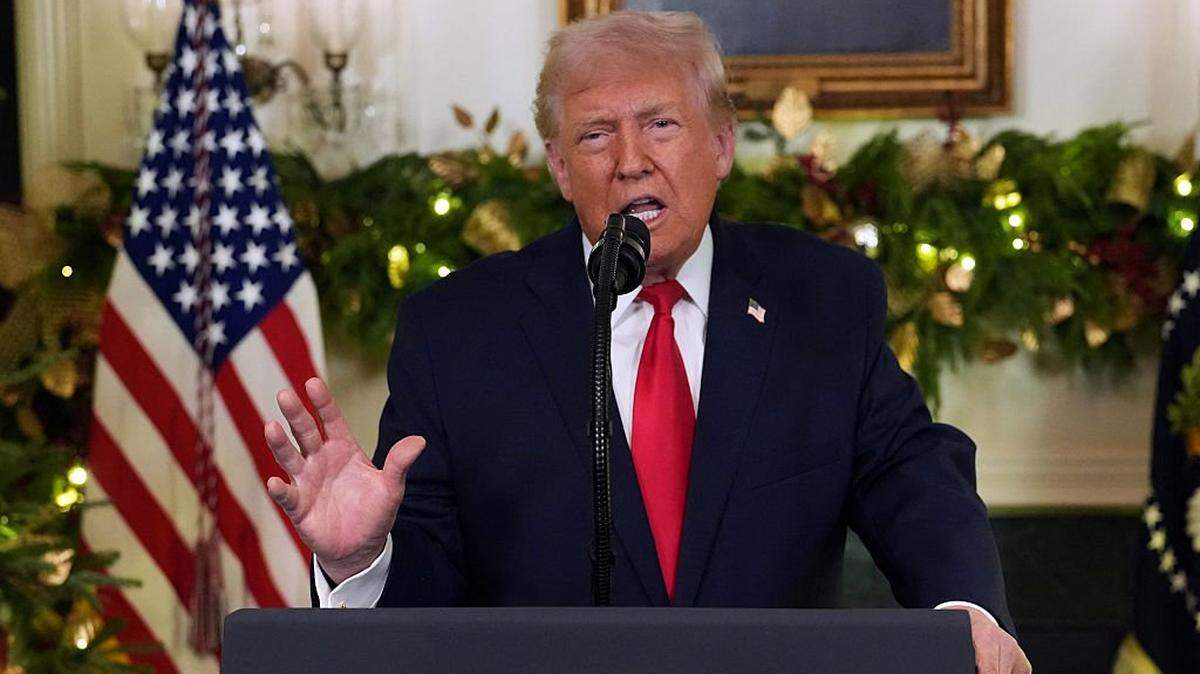 El presidente de Estados Unidos, Donald Trump, se dirige a la nación desde el Salón de Recepciones Diplomáticas de la Casa Blanca en Washington, D.C., el 17 de diciembre de 2025.
