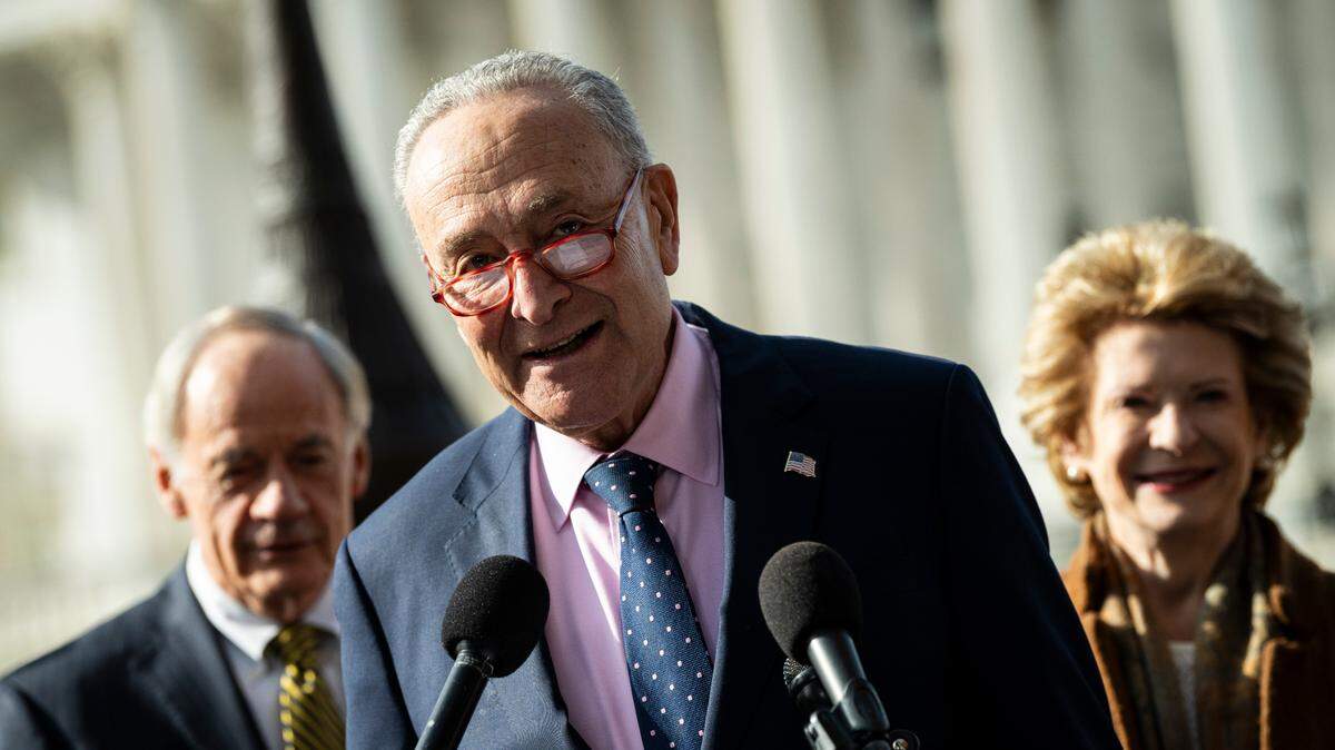 Foto de archivo del líder demócrata del Senado, Chuck Schumer, quien ha impulsado el proyecto de ayuda a Ucrania e Israel.