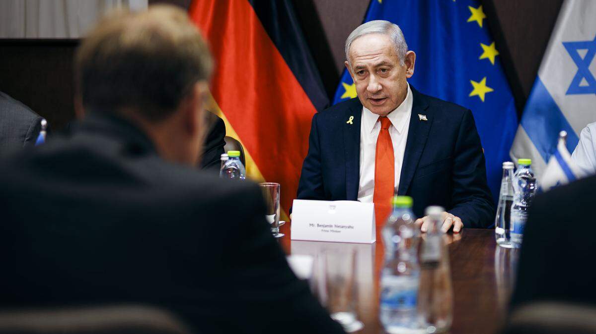 Johann Wadephul, ministro de relaciones exteriores de Alemania (izq.), se reúne con el primer ministro de Israel, Benjamin Netanyahu, el 31 de julio de 2025, en Jerusalén.