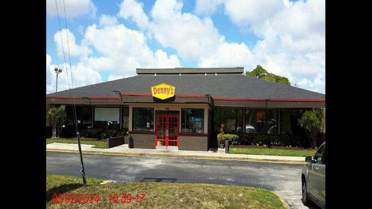 Denny’s, 404 S. State Road 7, Hollywood, Condado Broward.
