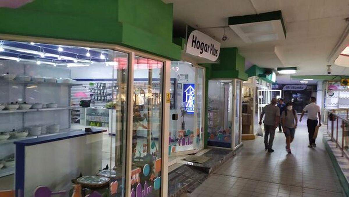 El las tiendas en dólares de Carlos III se puede encontrar todo lo que falta en las tiendas en pesos convertibles.