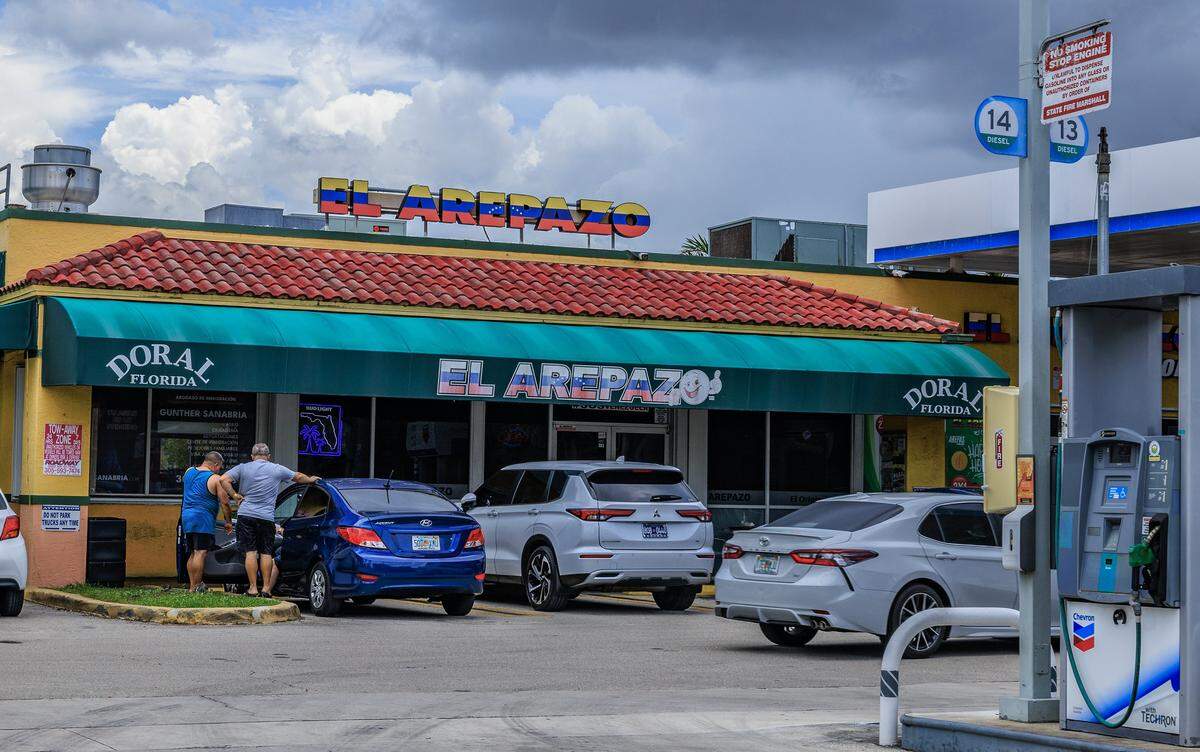 Foto de archivo del julio de 2025 del icónico restaurante El Arepazo en la ciudad de Doral, Florida, el principal lugar de concentración de la comunidad venezolana en Florida.