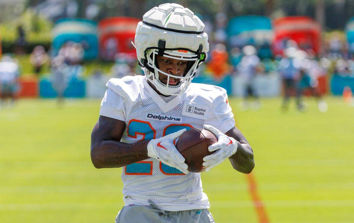 El running back De’Von Achane lo ha hecho todo bien y obtuvo excelentes elogios de sus compañeros de equipo durante los entrenamientos.
