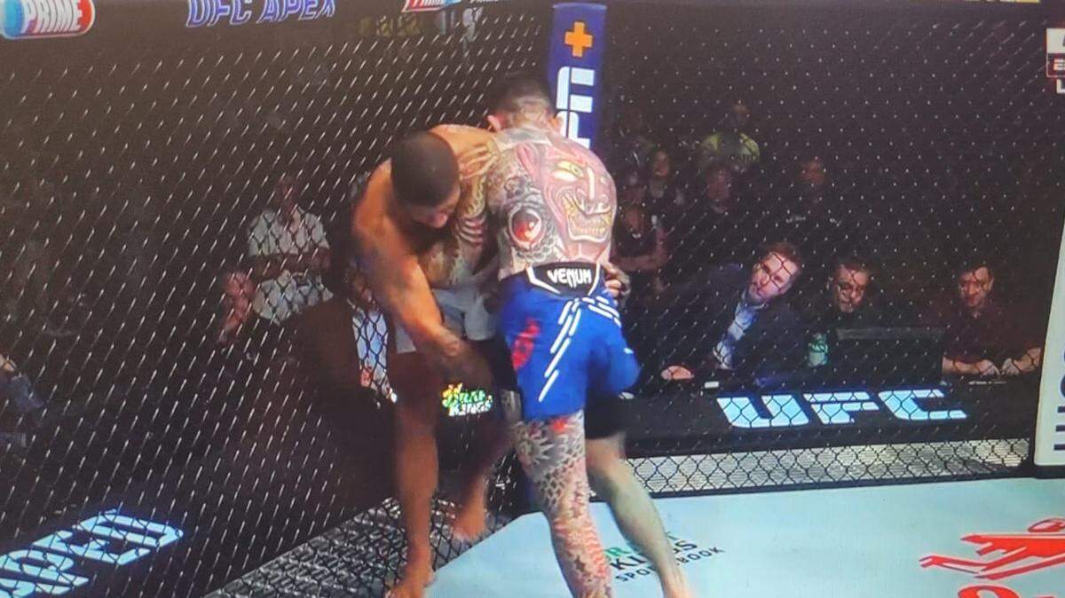 Gilbert Burns (I) es sinónimo de peleador complicado, pero no cabe duda de que luego de tres derrotas sus mejores días podrían haber quedado atrás. Al menos, se habrían evaporado las ilusiones de combatir por un título mundial