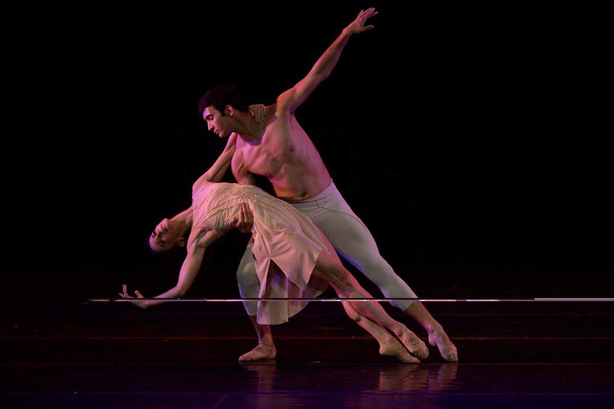Emily Bromberg y Ariel Morilla, de Dimensions Dance Theatre of Miami, en “Apollo y Daphne”, durante el 30.º Festival Internacional de Ballet de Miami, cuyas galas se celebraron en The Fillmore Miami Beach. 