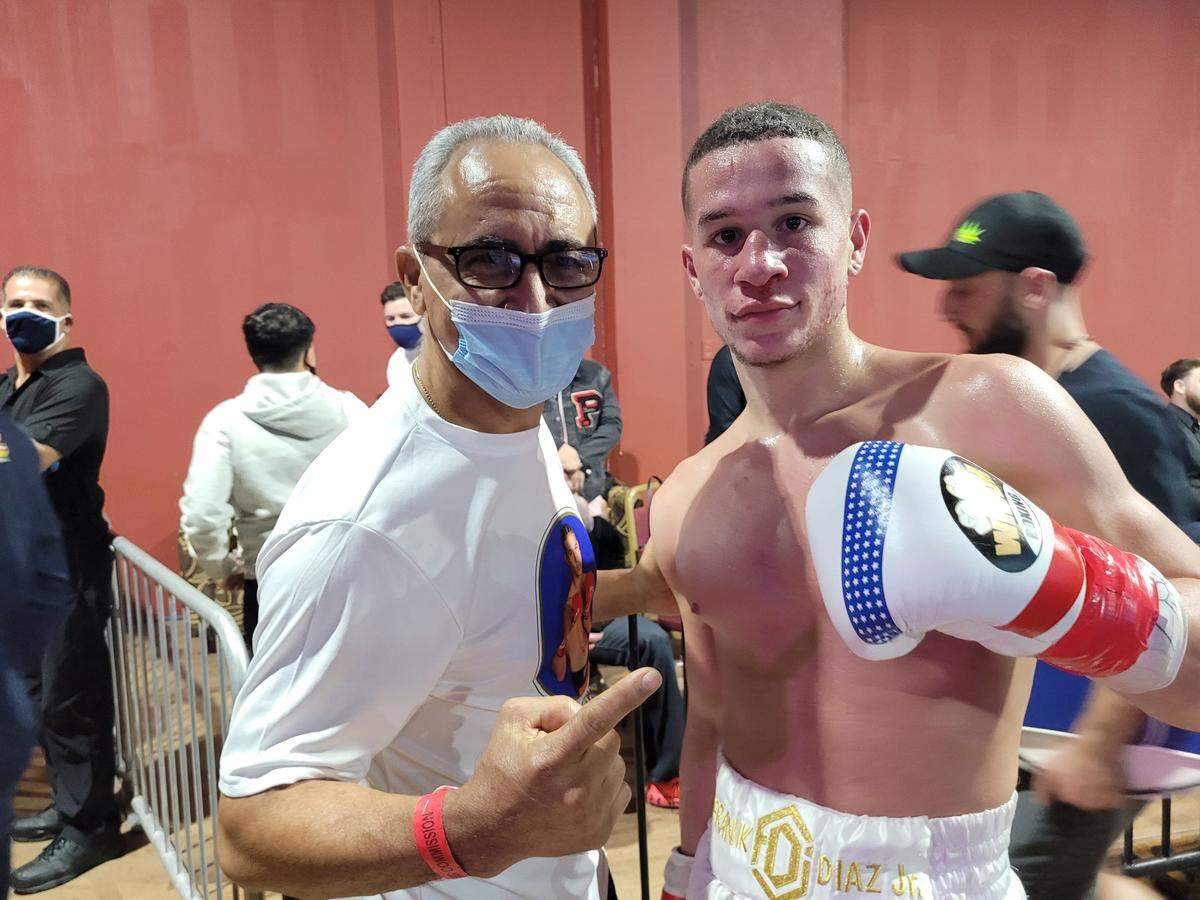 FRANK DIAZ junto a su entrenador Jorge Rubio el 30 de enero en La Scala de Miami.